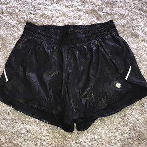 NEVER WORN BLACK PRINTED ATHLETA RUNNING SHORTS